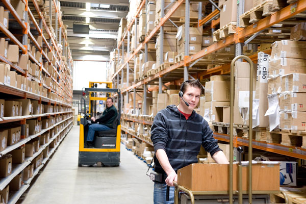 Cơ sở vật chất hiện đại, đảm bảo tiêu chuẩn: Đội ngũ nhân viên nhiệt tình, chuyên nghiệp Đội ngũ vận hành fulfillment làm việc chuyên nghiệp