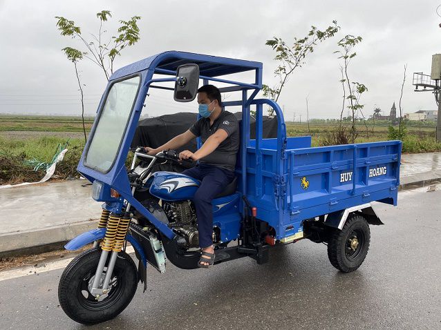 Vận chuyển hàng hóa đường bộ bằng xe ba gác