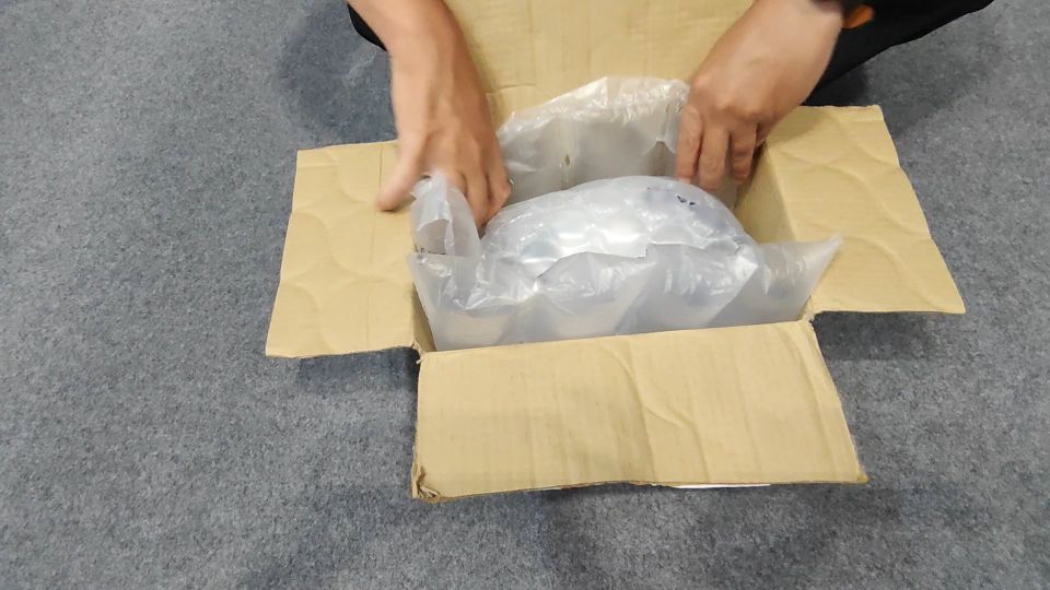 Dùng bọc chống sốc chèn xung quanh hàng hóa để tránh bị bể