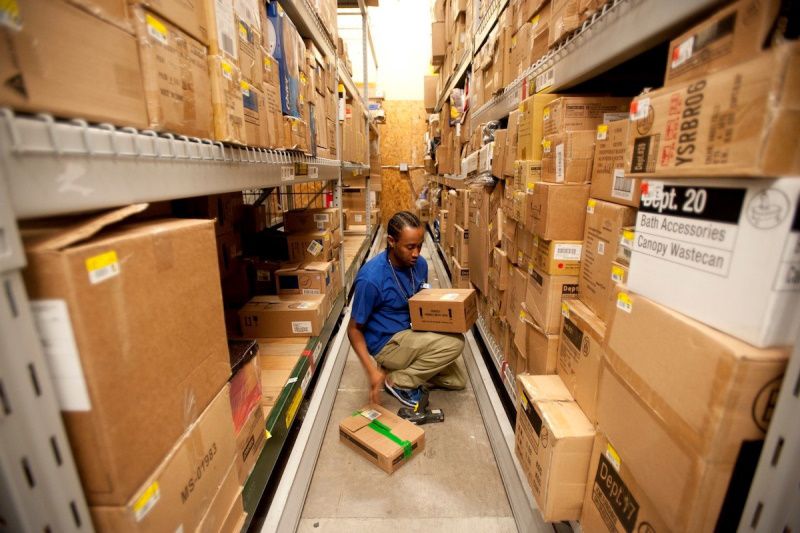 Sắp xếp và phân loại hàng hoá đóng gói phân loại hàng hoá để dễ tìm kiếm hơn